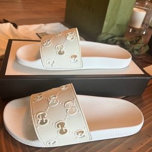 Gucci GG rubber slides